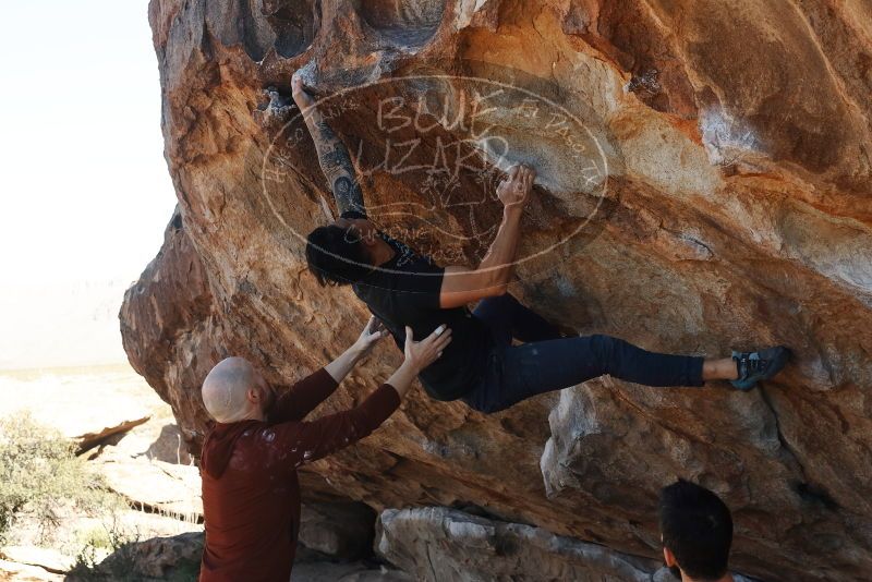 Bouldering in Hueco Tanks on 11/18/2019 with Blue Lizard Climbing and Yoga
Filename: SRM_20191118_1154080.jpg
Aperture: f/6.3
Shutter Speed: 1/250
Body: Canon EOS-1D Mark II
Lens: Canon EF 50mm f/1.8 II