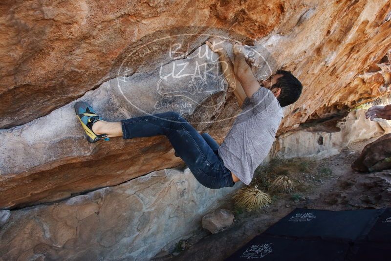 Bouldering in Hueco Tanks on 11/18/2019 with Blue Lizard Climbing and Yoga
Filename: SRM_20191118_1159210.jpg
Aperture: f/6.3
Shutter Speed: 1/250
Body: Canon EOS-1D Mark II
Lens: Canon EF 16-35mm f/2.8 L