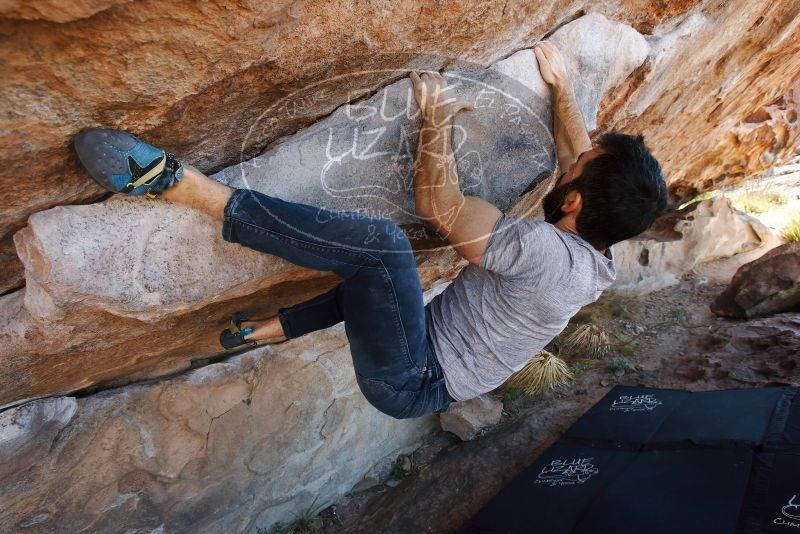 Bouldering in Hueco Tanks on 11/18/2019 with Blue Lizard Climbing and Yoga
Filename: SRM_20191118_1209390.jpg
Aperture: f/5.6
Shutter Speed: 1/250
Body: Canon EOS-1D Mark II
Lens: Canon EF 16-35mm f/2.8 L