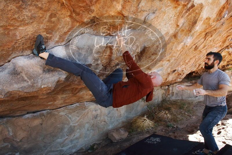 Bouldering in Hueco Tanks on 11/18/2019 with Blue Lizard Climbing and Yoga
Filename: SRM_20191118_1253361.jpg
Aperture: f/6.3
Shutter Speed: 1/250
Body: Canon EOS-1D Mark II
Lens: Canon EF 16-35mm f/2.8 L