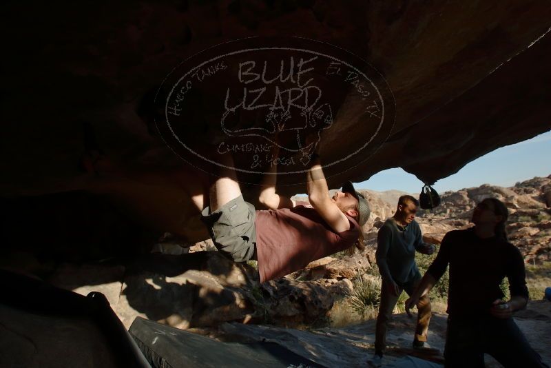 Bouldering in Hueco Tanks on 11/16/2019 with Blue Lizard Climbing and Yoga
Filename: SRM_20191116_1654220.jpg
Aperture: f/8.0
Shutter Speed: 1/250
Body: Canon EOS-1D Mark II
Lens: Canon EF 16-35mm f/2.8 L