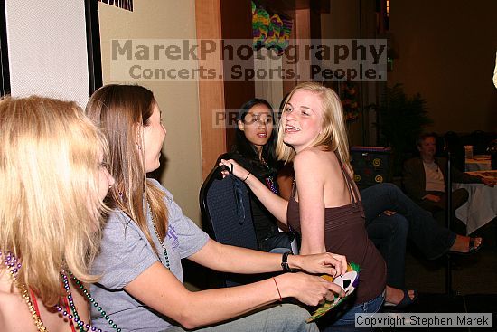 

Filename: img_3904_std.jpg
Aperture: f/7.1
Shutter Speed: 1/60
Body: Canon EOS DIGITAL REBEL
Lens: Canon EF-S 18-55mm f/3.5-5.6