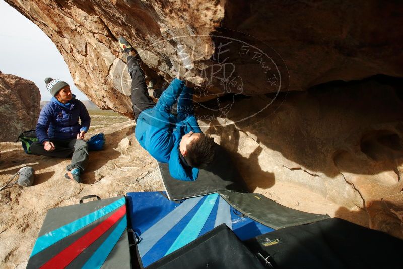 Bouldering in Hueco Tanks on 11/27/2019 with Blue Lizard Climbing and Yoga
Filename: SRM_20191127_1003080.jpg
Aperture: f/7.1
Shutter Speed: 1/250
Body: Canon EOS-1D Mark II
Lens: Canon EF 16-35mm f/2.8 L