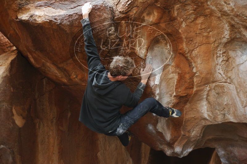 Bouldering in Hueco Tanks on 11/27/2019 with Blue Lizard Climbing and Yoga
Filename: SRM_20191127_1037300.jpg
Aperture: f/1.8
Shutter Speed: 1/200
Body: Canon EOS-1D Mark II
Lens: Canon EF 50mm f/1.8 II