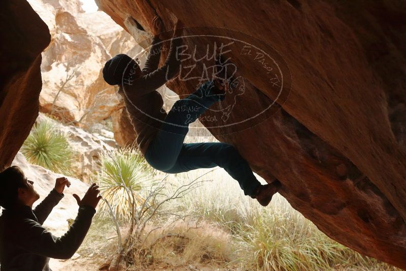 Bouldering in Hueco Tanks on 11/27/2019 with Blue Lizard Climbing and Yoga

Filename: SRM_20191127_1043231.jpg
Aperture: f/5.6
Shutter Speed: 1/250
Body: Canon EOS-1D Mark II
Lens: Canon EF 50mm f/1.8 II