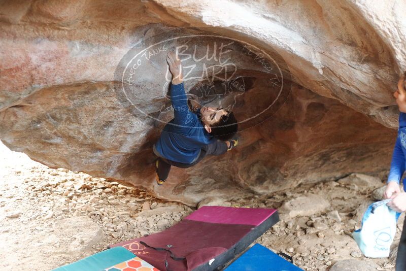 Bouldering in Hueco Tanks on 11/27/2019 with Blue Lizard Climbing and Yoga
Filename: SRM_20191127_1049511.jpg
Aperture: f/2.5
Shutter Speed: 1/250
Body: Canon EOS-1D Mark II
Lens: Canon EF 50mm f/1.8 II