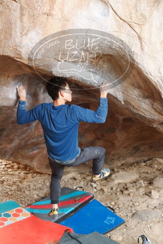 Bouldering in Hueco Tanks on 11/27/2019 with Blue Lizard Climbing and Yoga
Filename: SRM_20191127_1056070.jpg
Aperture: f/3.2
Shutter Speed: 1/250
Body: Canon EOS-1D Mark II
Lens: Canon EF 50mm f/1.8 II