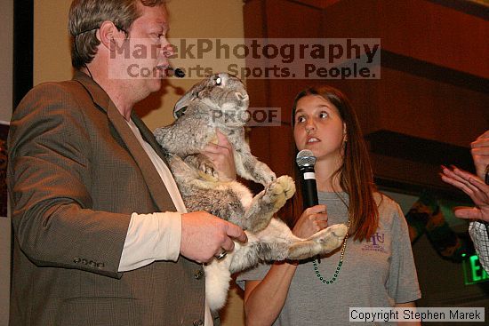 

Filename: img_4017_std.jpg
Aperture: f/5.6
Shutter Speed: 1/60
Body: Canon EOS DIGITAL REBEL
Lens: Canon EF-S 18-55mm f/3.5-5.6