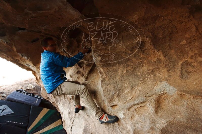 Bouldering in Hueco Tanks on 11/29/2019 with Blue Lizard Climbing and Yoga
Filename: SRM_20191129_1659290.jpg
Aperture: f/4.0
Shutter Speed: 1/250
Body: Canon EOS-1D Mark II
Lens: Canon EF 16-35mm f/2.8 L