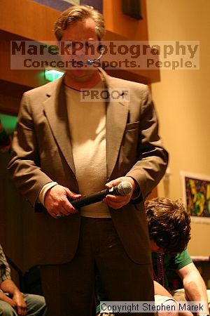 

Filename: img_3946_std.jpg
Aperture: f/2.8
Shutter Speed: 1/30
Body: Canon EOS DIGITAL REBEL
Lens: Canon EF 50mm f/1.8 II