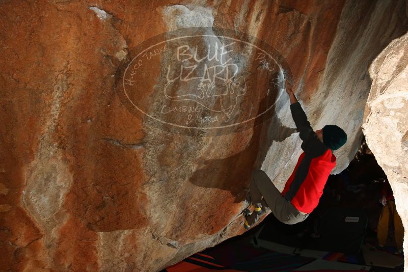 Bouldering in Hueco Tanks on 11/30/2019 with Blue Lizard Climbing and Yoga
Filename: SRM_20191130_1207360.jpg
Aperture: f/7.1
Shutter Speed: 1/250
Body: Canon EOS-1D Mark II
Lens: Canon EF 16-35mm f/2.8 L