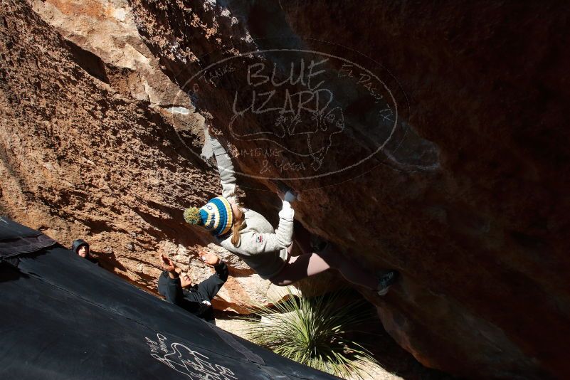 Bouldering in Hueco Tanks on 11/30/2019 with Blue Lizard Climbing and Yoga
Filename: SRM_20191130_1400580.jpg
Aperture: f/8.0
Shutter Speed: 1/320
Body: Canon EOS-1D Mark II
Lens: Canon EF 16-35mm f/2.8 L
