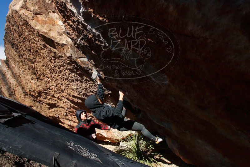 Bouldering in Hueco Tanks on 11/30/2019 with Blue Lizard Climbing and Yoga
Filename: SRM_20191130_1407241.jpg
Aperture: f/8.0
Shutter Speed: 1/320
Body: Canon EOS-1D Mark II
Lens: Canon EF 16-35mm f/2.8 L