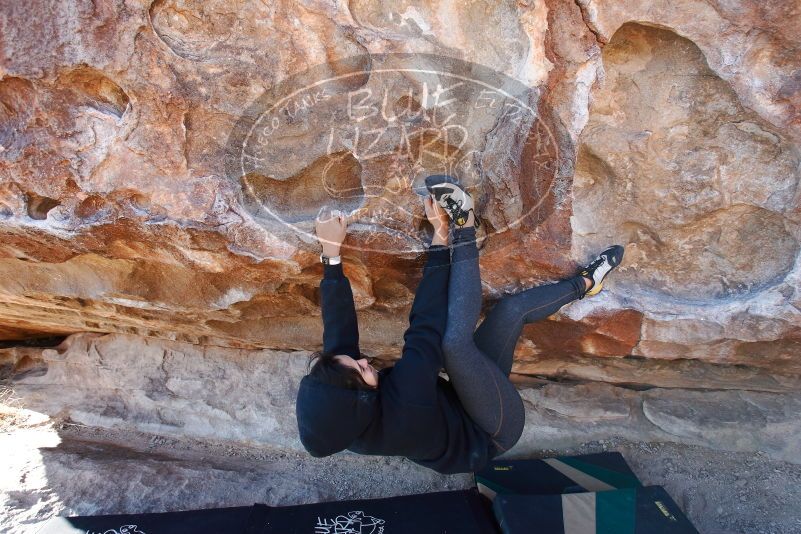Bouldering in Hueco Tanks on 11/30/2019 with Blue Lizard Climbing and Yoga
Filename: SRM_20191130_1536570.jpg
Aperture: f/4.5
Shutter Speed: 1/250
Body: Canon EOS-1D Mark II
Lens: Canon EF 16-35mm f/2.8 L