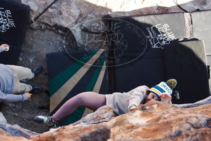 Bouldering in Hueco Tanks on 11/30/2019 with Blue Lizard Climbing and Yoga
Filename: SRM_20191130_1541110.jpg
Aperture: f/4.5
Shutter Speed: 1/250
Body: Canon EOS-1D Mark II
Lens: Canon EF 16-35mm f/2.8 L