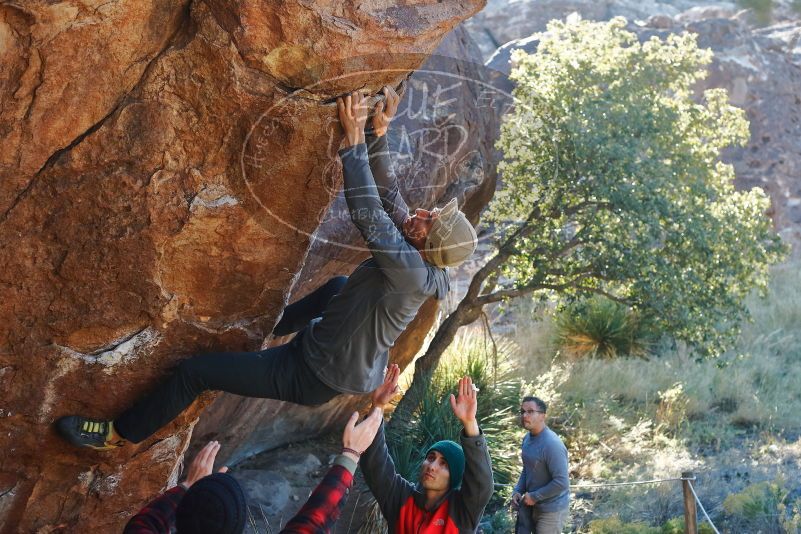 Bouldering in Hueco Tanks on 11/30/2019 with Blue Lizard Climbing and Yoga
Filename: SRM_20191130_1624060.jpg
Aperture: f/4.5
Shutter Speed: 1/250
Body: Canon EOS-1D Mark II
Lens: Canon EF 50mm f/1.8 II