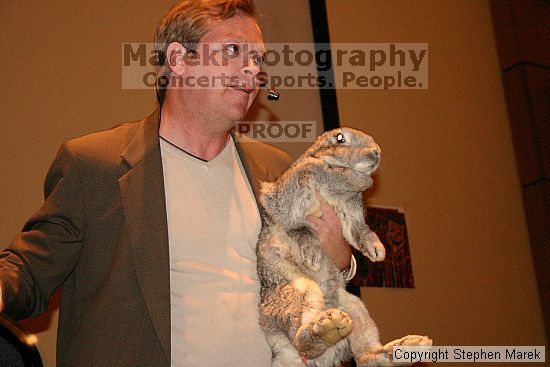 

Filename: img_4011_std.jpg
Aperture: f/5.6
Shutter Speed: 1/60
Body: Canon EOS DIGITAL REBEL
Lens: Canon EF-S 18-55mm f/3.5-5.6