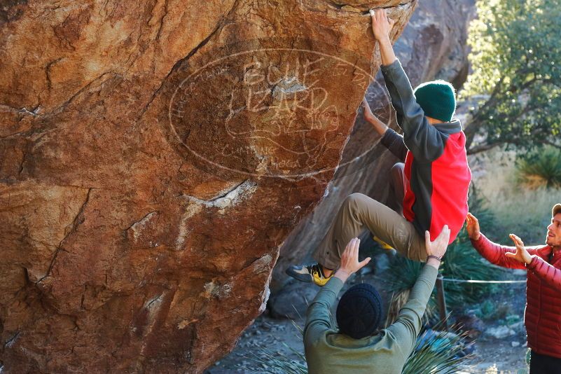 Bouldering in Hueco Tanks on 11/30/2019 with Blue Lizard Climbing and Yoga
Filename: SRM_20191130_1651490.jpg
Aperture: f/4.0
Shutter Speed: 1/250
Body: Canon EOS-1D Mark II
Lens: Canon EF 50mm f/1.8 II