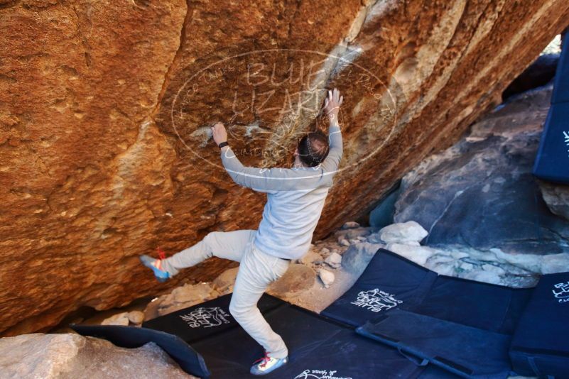 Bouldering in Hueco Tanks on 11/30/2019 with Blue Lizard Climbing and Yoga
Filename: SRM_20191130_1730511.jpg
Aperture: f/3.5
Shutter Speed: 1/250
Body: Canon EOS-1D Mark II
Lens: Canon EF 16-35mm f/2.8 L