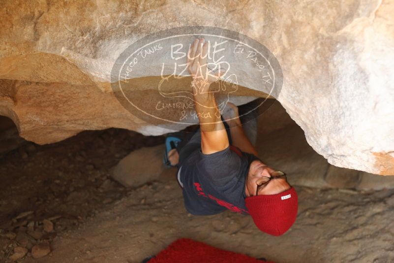 Bouldering in Hueco Tanks on 12/06/2019 with Blue Lizard Climbing and Yoga
Filename: SRM_20191206_1302401.jpg
Aperture: f/2.8
Shutter Speed: 1/250
Body: Canon EOS-1D Mark II
Lens: Canon EF 50mm f/1.8 II