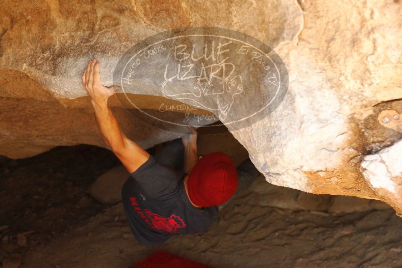 Bouldering in Hueco Tanks on 12/06/2019 with Blue Lizard Climbing and Yoga
Filename: SRM_20191206_1323250.jpg
Aperture: f/3.2
Shutter Speed: 1/250
Body: Canon EOS-1D Mark II
Lens: Canon EF 50mm f/1.8 II