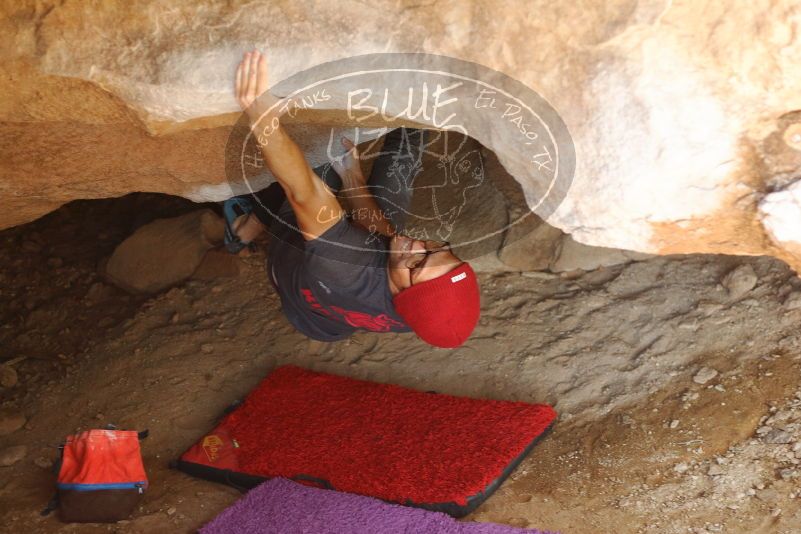 Bouldering in Hueco Tanks on 12/06/2019 with Blue Lizard Climbing and Yoga
Filename: SRM_20191206_1324140.jpg
Aperture: f/2.8
Shutter Speed: 1/250
Body: Canon EOS-1D Mark II
Lens: Canon EF 50mm f/1.8 II