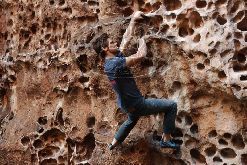 Bouldering in Hueco Tanks on 12/06/2019 with Blue Lizard Climbing and Yoga
Filename: SRM_20191206_1524011.jpg
Aperture: f/2.8
Shutter Speed: 1/250
Body: Canon EOS-1D Mark II
Lens: Canon EF 50mm f/1.8 II
