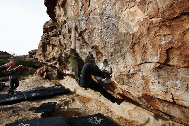 Bouldering in Hueco Tanks on 12/11/2019 with Blue Lizard Climbing and Yoga
Filename: SRM_20191211_1043180.jpg
Aperture: f/5.6
Shutter Speed: 1/400
Body: Canon EOS-1D Mark II
Lens: Canon EF 16-35mm f/2.8 L
