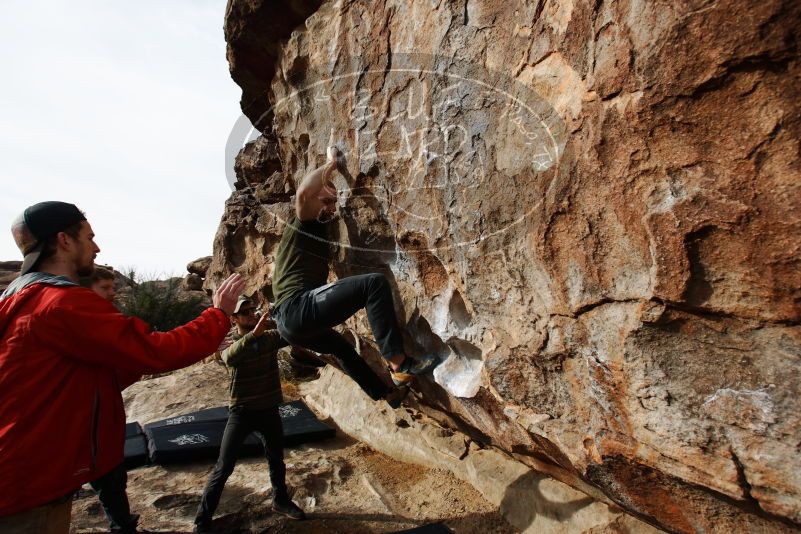 Bouldering in Hueco Tanks on 12/11/2019 with Blue Lizard Climbing and Yoga
Filename: SRM_20191211_1051310.jpg
Aperture: f/6.3
Shutter Speed: 1/400
Body: Canon EOS-1D Mark II
Lens: Canon EF 16-35mm f/2.8 L