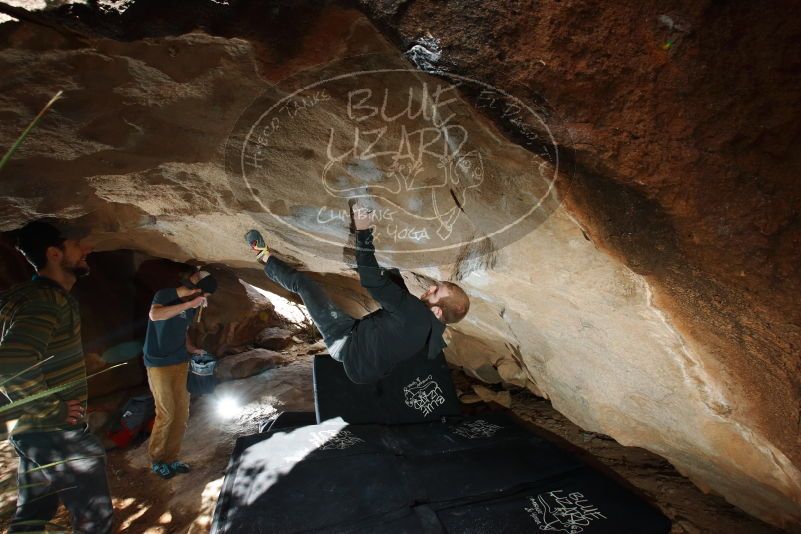 Bouldering in Hueco Tanks on 12/11/2019 with Blue Lizard Climbing and Yoga
Filename: SRM_20191211_1211280.jpg
Aperture: f/6.3
Shutter Speed: 1/250
Body: Canon EOS-1D Mark II
Lens: Canon EF 16-35mm f/2.8 L