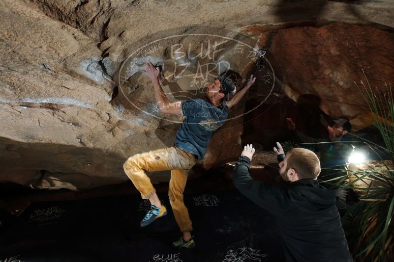 Bouldering in Hueco Tanks on 12/11/2019 with Blue Lizard Climbing and Yoga
Filename: SRM_20191211_1221580.jpg
Aperture: f/6.3
Shutter Speed: 1/250
Body: Canon EOS-1D Mark II
Lens: Canon EF 16-35mm f/2.8 L