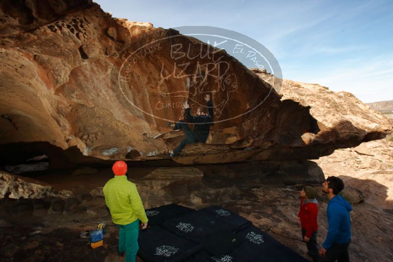 Bouldering in Hueco Tanks on 12/11/2019 with Blue Lizard Climbing and Yoga
Filename: SRM_20191211_1437010.jpg
Aperture: f/5.6
Shutter Speed: 1/250
Body: Canon EOS-1D Mark II
Lens: Canon EF 16-35mm f/2.8 L