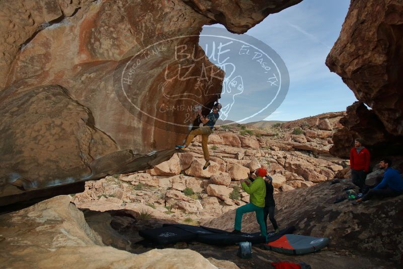 Bouldering in Hueco Tanks on 12/11/2019 with Blue Lizard Climbing and Yoga
Filename: SRM_20191211_1502300.jpg
Aperture: f/6.3
Shutter Speed: 1/250
Body: Canon EOS-1D Mark II
Lens: Canon EF 16-35mm f/2.8 L
