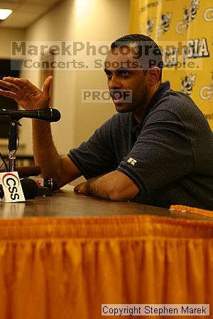 

Filename: img_3290_std.jpg
Aperture: f/2.5
Shutter Speed: 1/80
Body: Canon EOS DIGITAL REBEL
Lens: Canon EF 50mm f/1.8 II