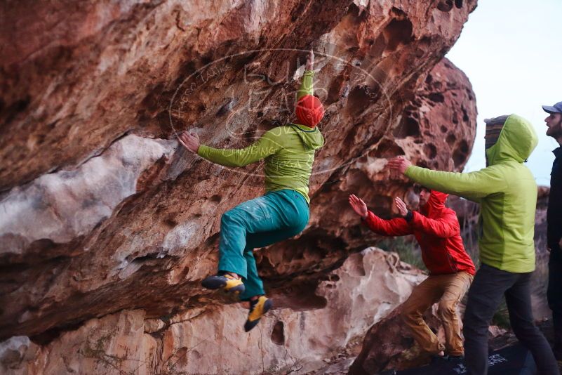 Bouldering in Hueco Tanks on 12/11/2019 with Blue Lizard Climbing and Yoga
Filename: SRM_20191211_1819361.jpg
Aperture: f/2.2
Shutter Speed: 1/200
Body: Canon EOS-1D Mark II
Lens: Canon EF 50mm f/1.8 II