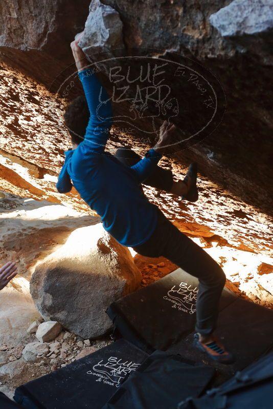 Bouldering in Hueco Tanks on 12/13/2019 with Blue Lizard Climbing and Yoga

Filename: SRM_20191213_1122450.jpg
Aperture: f/4.0
Shutter Speed: 1/250
Body: Canon EOS-1D Mark II
Lens: Canon EF 50mm f/1.8 II