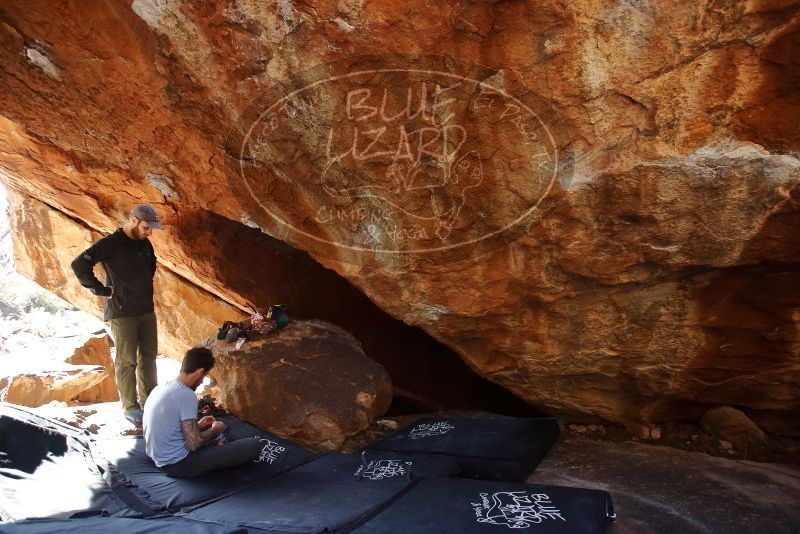 Bouldering in Hueco Tanks on 12/13/2019 with Blue Lizard Climbing and Yoga
Filename: SRM_20191213_1336570.jpg
Aperture: f/4.0
Shutter Speed: 1/250
Body: Canon EOS-1D Mark II
Lens: Canon EF 16-35mm f/2.8 L