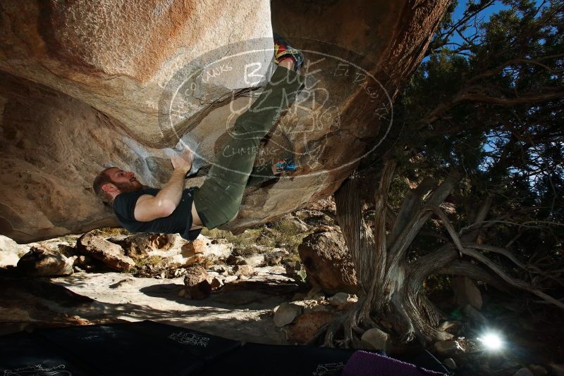 Bouldering in Hueco Tanks on 12/13/2019 with Blue Lizard Climbing and Yoga
Filename: SRM_20191213_1611380.jpg
Aperture: f/8.0
Shutter Speed: 1/250
Body: Canon EOS-1D Mark II
Lens: Canon EF 16-35mm f/2.8 L