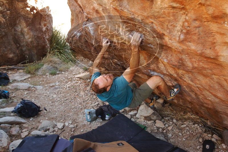 Bouldering in Hueco Tanks on 12/14/2019 with Blue Lizard Climbing and Yoga
Filename: SRM_20191214_1233020.jpg
Aperture: f/4.5
Shutter Speed: 1/250
Body: Canon EOS-1D Mark II
Lens: Canon EF 16-35mm f/2.8 L