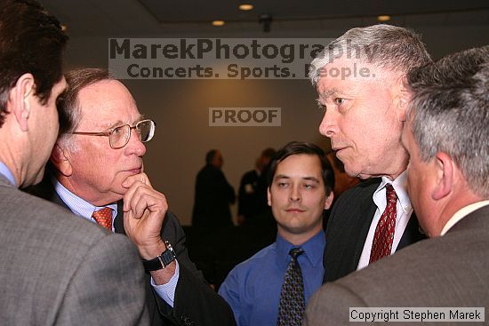 

Filename: img_3693_std.jpg
Aperture: f/5.6
Shutter Speed: 1/100
Body: Canon EOS DIGITAL REBEL
Lens: Canon EF-S 18-55mm f/3.5-5.6