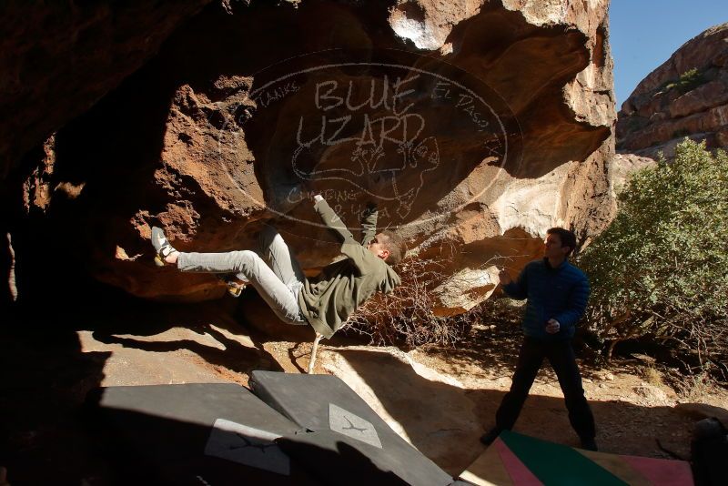 Bouldering in Hueco Tanks on 12/15/2019 with Blue Lizard Climbing and Yoga
Filename: SRM_20191215_1428330.jpg
Aperture: f/10.0
Shutter Speed: 1/320
Body: Canon EOS-1D Mark II
Lens: Canon EF 16-35mm f/2.8 L