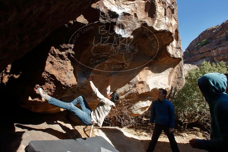 Bouldering in Hueco Tanks on 12/15/2019 with Blue Lizard Climbing and Yoga
Filename: SRM_20191215_1430080.jpg
Aperture: f/8.0
Shutter Speed: 1/320
Body: Canon EOS-1D Mark II
Lens: Canon EF 16-35mm f/2.8 L