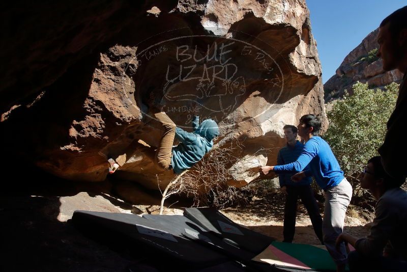 Bouldering in Hueco Tanks on 12/15/2019 with Blue Lizard Climbing and Yoga
Filename: SRM_20191215_1435140.jpg
Aperture: f/5.6
Shutter Speed: 1/400
Body: Canon EOS-1D Mark II
Lens: Canon EF 16-35mm f/2.8 L