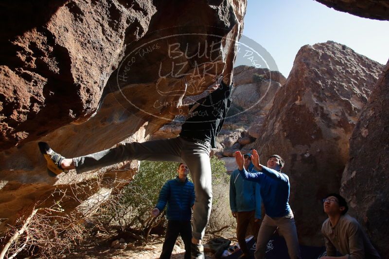 Bouldering in Hueco Tanks on 12/15/2019 with Blue Lizard Climbing and Yoga
Filename: SRM_20191215_1436090.jpg
Aperture: f/4.5
Shutter Speed: 1/400
Body: Canon EOS-1D Mark II
Lens: Canon EF 16-35mm f/2.8 L