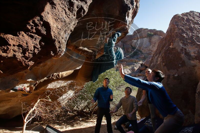 Bouldering in Hueco Tanks on 12/15/2019 with Blue Lizard Climbing and Yoga
Filename: SRM_20191215_1439310.jpg
Aperture: f/4.5
Shutter Speed: 1/400
Body: Canon EOS-1D Mark II
Lens: Canon EF 16-35mm f/2.8 L