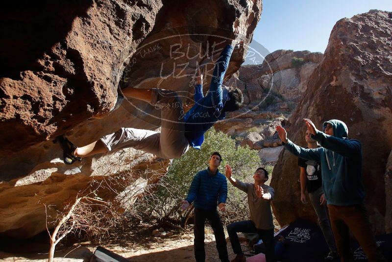 Bouldering in Hueco Tanks on 12/15/2019 with Blue Lizard Climbing and Yoga
Filename: SRM_20191215_1441270.jpg
Aperture: f/4.5
Shutter Speed: 1/400
Body: Canon EOS-1D Mark II
Lens: Canon EF 16-35mm f/2.8 L