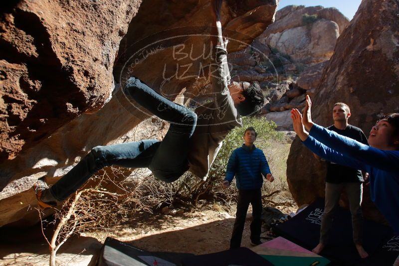 Bouldering in Hueco Tanks on 12/15/2019 with Blue Lizard Climbing and Yoga
Filename: SRM_20191215_1444330.jpg
Aperture: f/4.5
Shutter Speed: 1/400
Body: Canon EOS-1D Mark II
Lens: Canon EF 16-35mm f/2.8 L