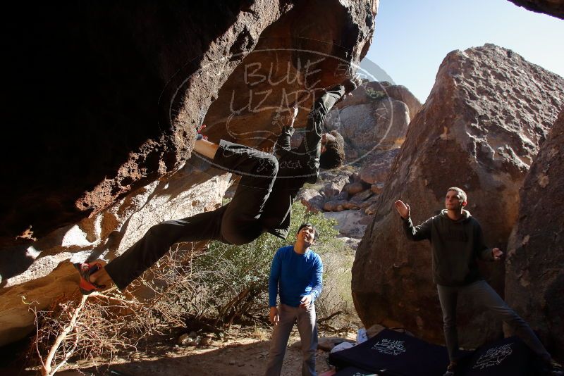 Bouldering in Hueco Tanks on 12/15/2019 with Blue Lizard Climbing and Yoga
Filename: SRM_20191215_1507300.jpg
Aperture: f/4.5
Shutter Speed: 1/400
Body: Canon EOS-1D Mark II
Lens: Canon EF 16-35mm f/2.8 L