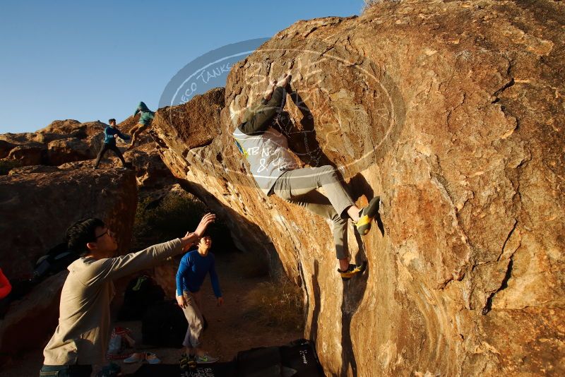 Bouldering in Hueco Tanks on 12/15/2019 with Blue Lizard Climbing and Yoga
Filename: SRM_20191215_1738030.jpg
Aperture: f/7.1
Shutter Speed: 1/250
Body: Canon EOS-1D Mark II
Lens: Canon EF 16-35mm f/2.8 L