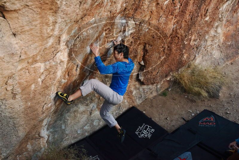 Bouldering in Hueco Tanks on 12/15/2019 with Blue Lizard Climbing and Yoga
Filename: SRM_20191215_1803100.jpg
Aperture: f/4.0
Shutter Speed: 1/250
Body: Canon EOS-1D Mark II
Lens: Canon EF 16-35mm f/2.8 L
